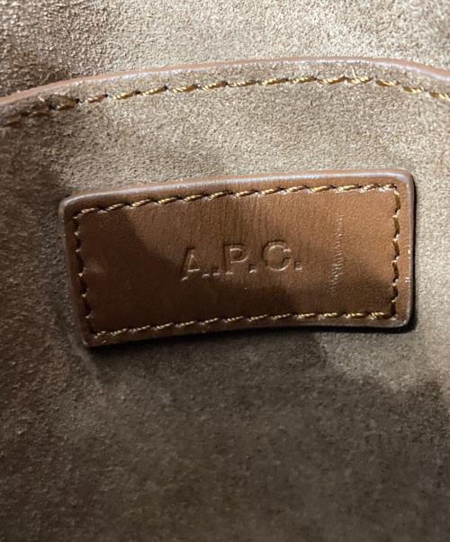 A.P.C.（アーペーセー）A.P.C. (アーペーセー) SAC COURTNEY ショルダーバッグ ブラウンの古着・服飾アイテム
