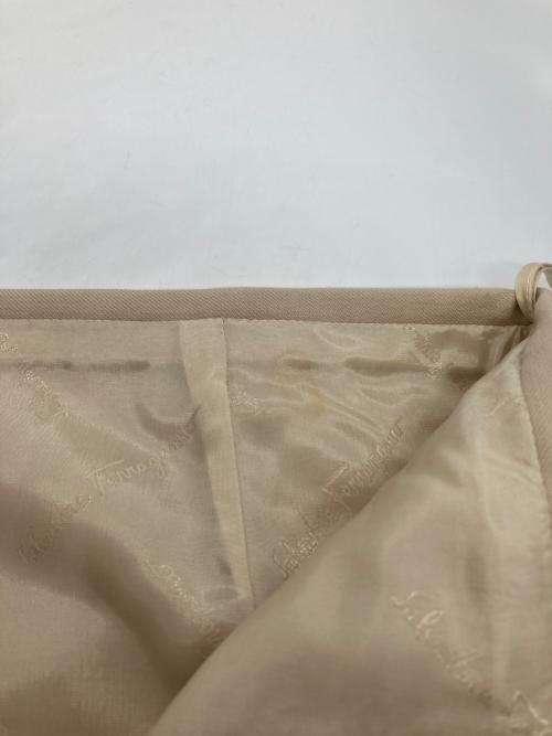 Salvatore Ferragamo（サルヴァトーレ フェラガモ）Salvatore Ferragamo (サルヴァトーレ フェラガモ) タイトスカート ベージュ サイズ:(I)40 未使用品の古着・服飾アイテム