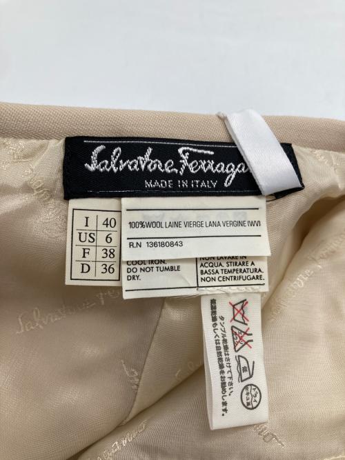 Salvatore Ferragamo（サルヴァトーレ フェラガモ）Salvatore Ferragamo (サルヴァトーレ フェラガモ) タイトスカート ベージュ サイズ:(I)40 未使用品の古着・服飾アイテム
