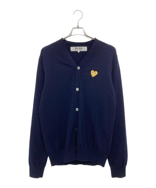 PLAY COMME des GARCONS（プレイコムデギャルソン）PLAY COMME des GARCONS (プレイコムデギャルソン) V-Neck Cardigan With Gold Emblem ネイビー×ゴールド サイズ:Ｌの古着・服飾アイテム