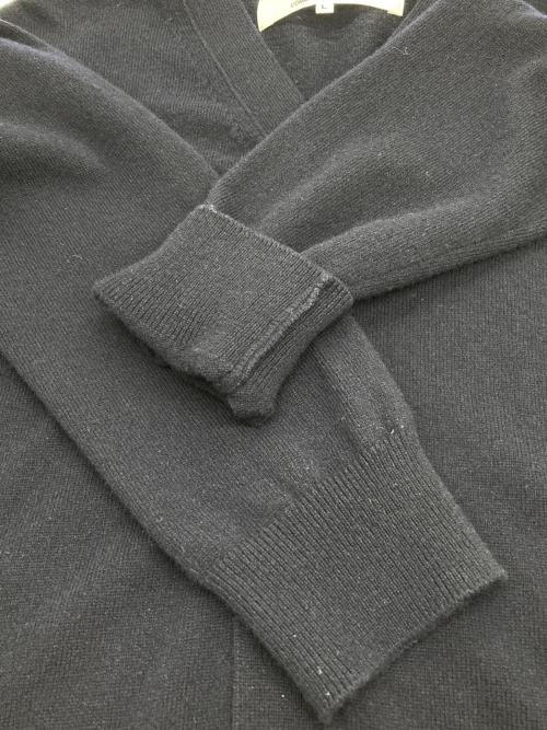 PLAY COMME des GARCONS（プレイコムデギャルソン）PLAY COMME des GARCONS (プレイコムデギャルソン) V-Neck Cardigan With Gold Emblem ネイビー×ゴールド サイズ:Ｌの古着・服飾アイテム