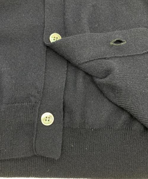 PLAY COMME des GARCONS（プレイコムデギャルソン）PLAY COMME des GARCONS (プレイコムデギャルソン) V-Neck Cardigan With Gold Emblem ネイビー×ゴールド サイズ:Ｌの古着・服飾アイテム