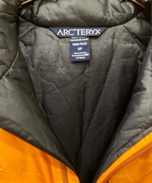 ARC'TERYX（アークテリクス）ARC'TERYX (アークテリクス) FISSION BELAY PARKA オレンジ サイズ:Sの古着・服飾アイテム