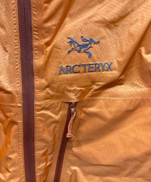 ARC'TERYX（アークテリクス）ARC'TERYX (アークテリクス) FISSION BELAY PARKA オレンジ サイズ:Sの古着・服飾アイテム
