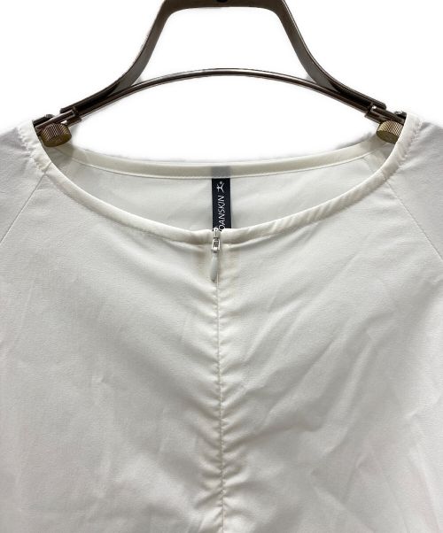 DANSKIN（ダンスキン）DANSKIN (ダンスキン) アンレールライトプルオーバージャケット ホワイト サイズ:Mの古着・服飾アイテム