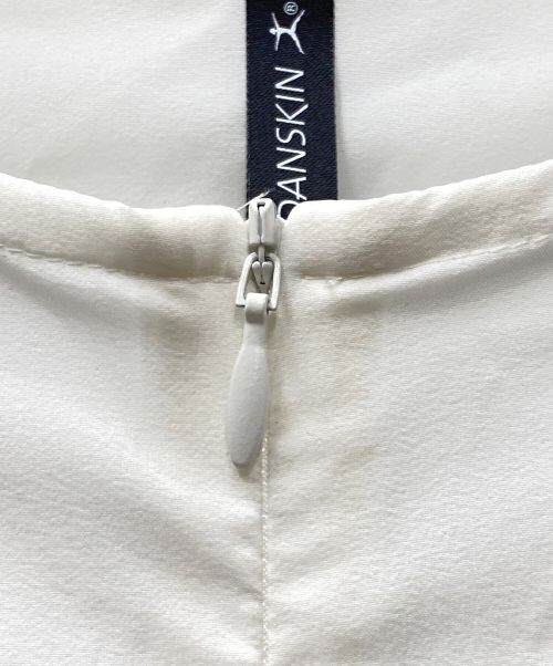 DANSKIN（ダンスキン）DANSKIN (ダンスキン) アンレールライトプルオーバージャケット ホワイト サイズ:Mの古着・服飾アイテム