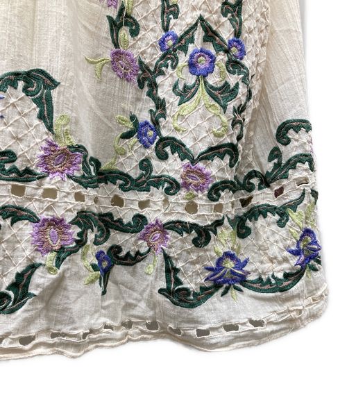 GRACE CONTINENTAL（（グレースコンチネンタル）GRACE CONTINENTAL (グレースコンチネンタル) リネン混フラワーカットワークワンピース ベージュ×グリーン サイズ:36の古着・服飾アイテム