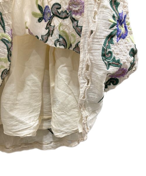 GRACE CONTINENTAL（（グレースコンチネンタル）GRACE CONTINENTAL (グレースコンチネンタル) リネン混フラワーカットワークワンピース ベージュ×グリーン サイズ:36の古着・服飾アイテム