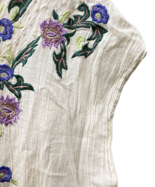 GRACE CONTINENTAL（（グレースコンチネンタル）GRACE CONTINENTAL (グレースコンチネンタル) リネン混フラワーカットワークワンピース ベージュ×グリーン サイズ:36の古着・服飾アイテム