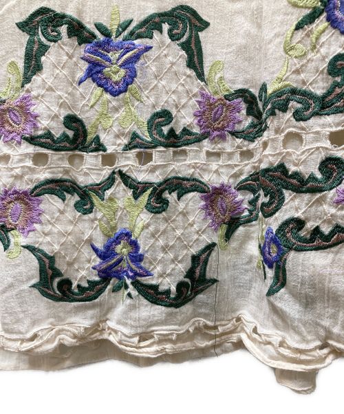 GRACE CONTINENTAL（（グレースコンチネンタル）GRACE CONTINENTAL (グレースコンチネンタル) リネン混フラワーカットワークワンピース ベージュ×グリーン サイズ:36の古着・服飾アイテム