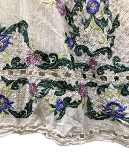 GRACE CONTINENTAL（（グレースコンチネンタル）GRACE CONTINENTAL (グレースコンチネンタル) リネン混フラワーカットワークワンピース ベージュ×グリーン サイズ:36の古着・服飾アイテム