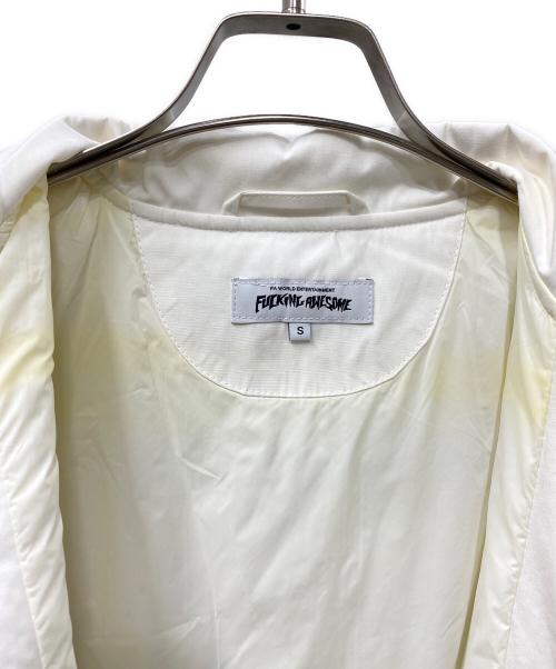 FUCKING AWESOME（ファッキンオーサム）FUCKING AWESOME (ファッキンオーサム) バックロゴコーチジャケット ホワイト サイズ:Sの古着・服飾アイテム