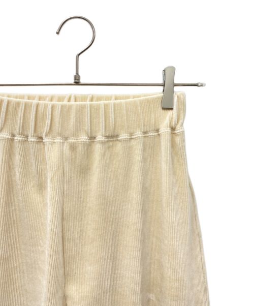 FUMIE=TANAKA（フミエタナカ）FUMIE=TANAKA (フミエタナカ) フレアパンツ ベージュ サイズ:2の古着・服飾アイテム