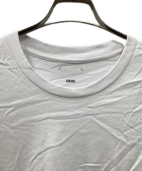 OAMC（オーエーエムシー）OAMC (オーエーエムシー) INTROVERT PRINTED T-SHIRT ホワイト サイズ:Sの古着・服飾アイテム