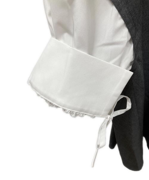 ENFOLD（エンフォルド）ENFOLD (エンフォルド) LAYERED BALLOON-SLEEVE PULLOVER グレー×ホワイト サイズ:38の古着・服飾アイテム