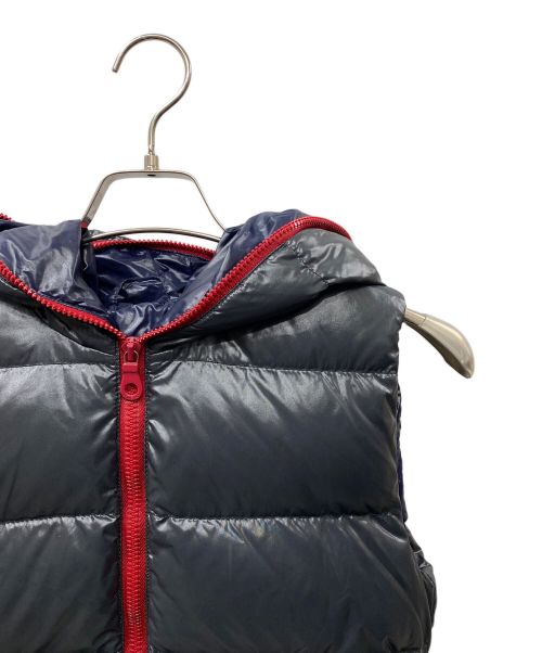 DUVETICA（デュベティカ）DUVETICA (デュベティカ) ダウンベスト グレー×レッド サイズ:SIZE 40の古着・服飾アイテム