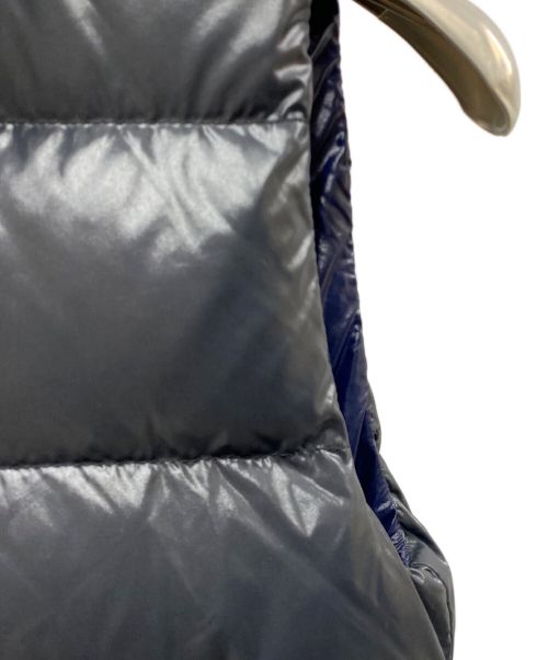 DUVETICA（デュベティカ）DUVETICA (デュベティカ) ダウンベスト グレー×レッド サイズ:SIZE 40の古着・服飾アイテム