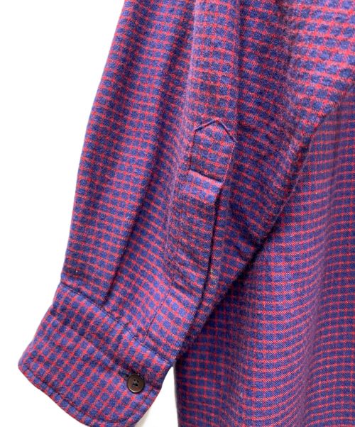 COMOLI（コモリ）COMOLI (コモリ) バンドカラーウールシャツロング長袖ワンピース ネイビー×レッド サイズ:Freeの古着・服飾アイテム