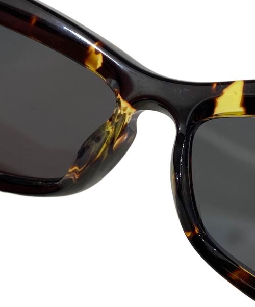 BURBERRY（バーバリー）BURBERRY (バーバリー) キャットアイ サングラス イエロ－×ブラック サイズ:51□16の古着・服飾アイテム