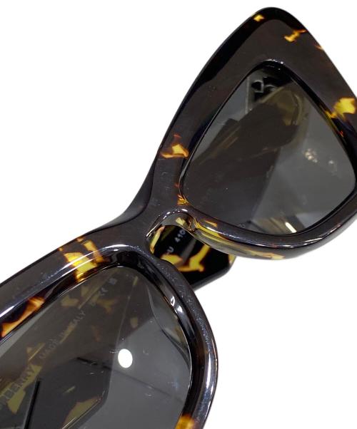 BURBERRY（バーバリー）BURBERRY (バーバリー) キャットアイ サングラス イエロ－×ブラック サイズ:51□16の古着・服飾アイテム