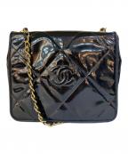CHANELシャネル）の古着「エナメルチェーンショルダーバッグ」｜ブラック