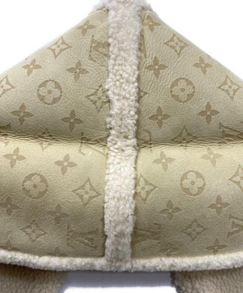 LOUIS VUITTON（ルイ ヴィトン）LOUIS VUITTON (ルイ ヴィトン) LV Snug Scarf ボア ムートン モノグラム ティペット スカーフ ベージュの古着・服飾アイテム