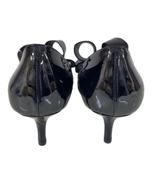 VALENTINO GARAVANI（ヴァレンティノ・ガラヴァーニ）VALENTINO GARAVANI (ヴァレンティノ・ガラヴァーニ) パテントオープントゥーパンプス ブラック サイズ:SIZE 36の古着・服飾アイテム