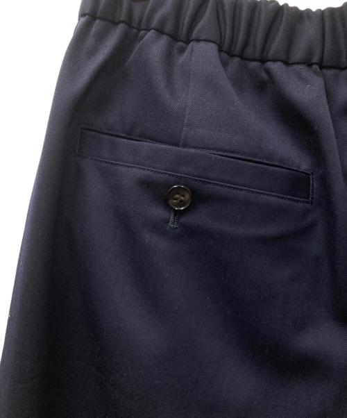 UNIVERSAL PRODUCTS.（ユニバーサルプロダクツ）UNIVERSAL PRODUCTS. (ユニバーサルプロダクツ) 23AW EASY TROUSERS タックワイドパンツ ネイビー サイズ:3の古着・服飾アイテム