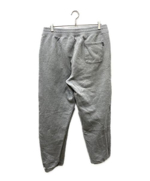 stussy（ステューシー）stussy (ステューシー) 21SS STOCK LOGO SWEATPANT グレー サイズ:Lの古着・服飾アイテム