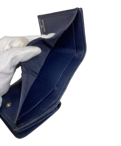 CHANEL（シャネル）CHANEL (シャネル) マドモアゼル3つ折り財布 ネイビーの古着・服飾アイテム