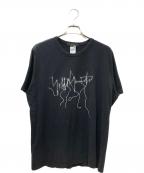 YOHJI YAMAMOTOヨウジヤマモト）の古着「シグネチャーロゴ プレーンステッチ プリント クルーネック Tシャツ」｜ブラック