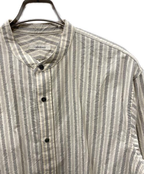 calmlence（カームレンス）calmlence (カームレンス) バンドカラーストライプシャツ ベージュ×ネイビー サイズ:2の古着・服飾アイテム