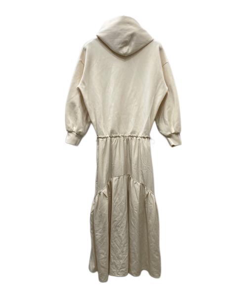 emmi atelier（エミアトリエ）emmi atelier (エミアトリエ) フーディードッキングワンピース ベージュの古着・服飾アイテム