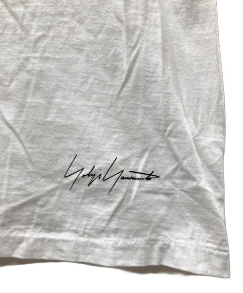 YOHJI YAMAMOTO（ヨウジヤマモト）YOHJI YAMAMOTO (ヨウジヤマモト) ロゴプリントTシャツ ホワイト サイズ:3の古着・服飾アイテム
