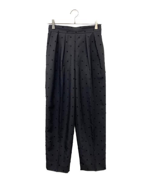 NOLLEY'S（ノーリーズ）NOLLEY'S (ノーリース) ウォッシャブルドットツッキリツータックテーパードパンツ ブラック サイズ:SIZE 38の古着・服飾アイテム
