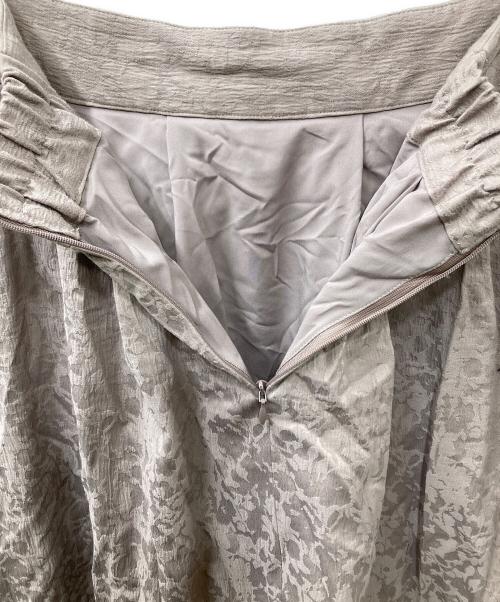 HER LIP TO（ハーリップトゥ）Her lip to (ハーリップトゥ) 総柄ロングスカート ベージュ サイズ:M 未使用品の古着・服飾アイテム