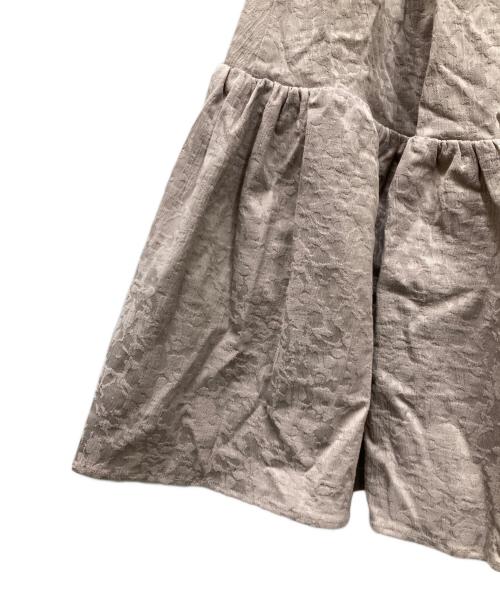 HER LIP TO（ハーリップトゥ）Her lip to (ハーリップトゥ) 総柄ロングスカート ベージュ サイズ:M 未使用品の古着・服飾アイテム