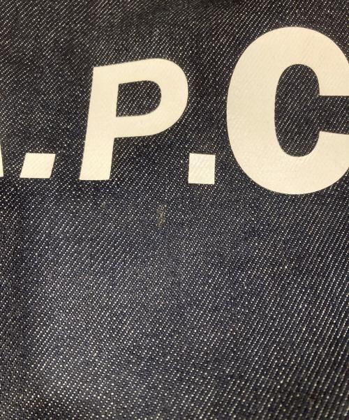 A.P.C.（アーペーセー）A.P.C. (アーペーセー) sacai (サカイ) リバーシブルトートバッグ オリーブ×インディゴ サイズ:OneSizeの古着・服飾アイテム
