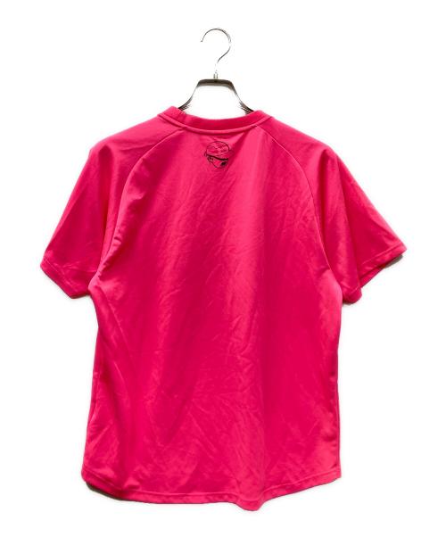 F.C.R.B.（エフシーレアルブリストル）F.C.R.B. (エフシーレアルブリストル) PAPERBOY (ペーパーボーイ) 24SS paperboy S/S PRE MATCH TOP ショッキングピンク サイズ:SIZE Mの古着・服飾アイテム
