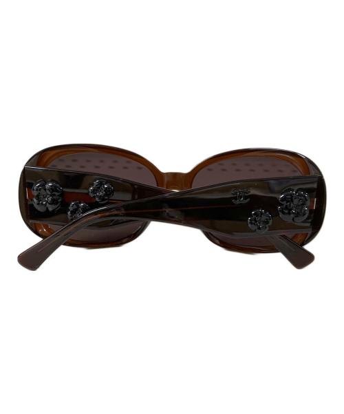 CHANEL（シャネル）CHANEL (シャネル) ココマークカメリアサングラス ブラウン サイズ:SIZE 56□16の古着・服飾アイテム