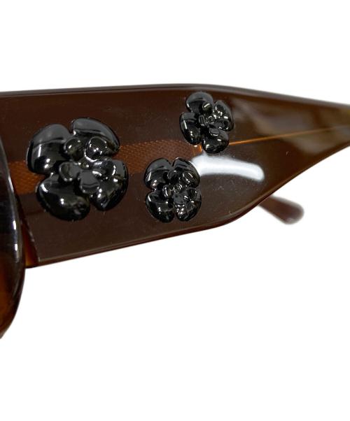 CHANEL（シャネル）CHANEL (シャネル) ココマークカメリアサングラス ブラウン サイズ:SIZE 56□16の古着・服飾アイテム