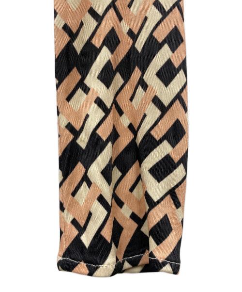 ELISABETTA FRANCHI（エリザベッタフランキ）ELISABETTA FRANCHI (エリザベッタフランキ) 総柄ワンピース ピンク×ブラック サイズ:SIZE 40の古着・服飾アイテム