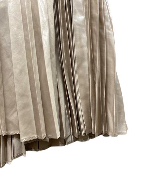 THE PERMANENT EYE（ザ パーマネント アイ）the permanent eye (ザ パーマネント アイ) leather like satin pleats skirt ロングスカート ベージュ サイズ:SIZE 36の古着・服飾アイテム