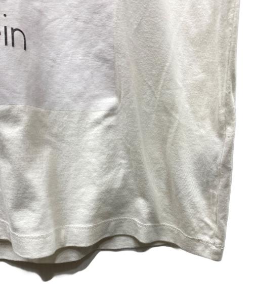 Calvin Klein（カルバンクライン）Calvin Klein (カルバンクライン) OPENING CEREMONY (オープニングセレモニー) Kate moss TE ホワイト サイズ:SIZE Mの古着・服飾アイテム