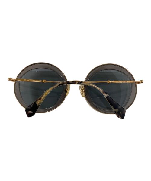 MIU MIU（ミュウミュウ）MIU MIU (ミュウミュウ) メタルフレーム サングラス ゴールド×グレーの古着・服飾アイテム