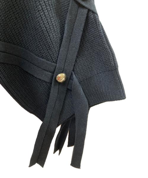 ELISABETTA FRANCHI（エリザベッタフランキ）ELISABETTA FRANCHI (エリザベッタフランキ) ボタンデザインニット ブラック×ゴールド サイズ:40の古着・服飾アイテム