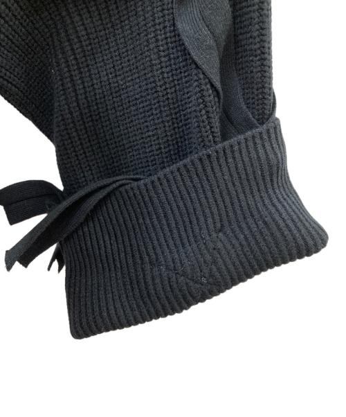 ELISABETTA FRANCHI（エリザベッタフランキ）ELISABETTA FRANCHI (エリザベッタフランキ) ボタンデザインニット ブラック×ゴールド サイズ:40の古着・服飾アイテム