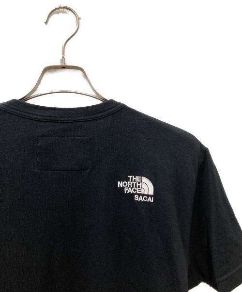 THE NORTH FACE（ザ ノース フェイス）THE NORTH FACE (ザ ノース フェイス) sacai (サカイ) 別注ロゴTEE ブラック サイズ:Sの古着・服飾アイテム
