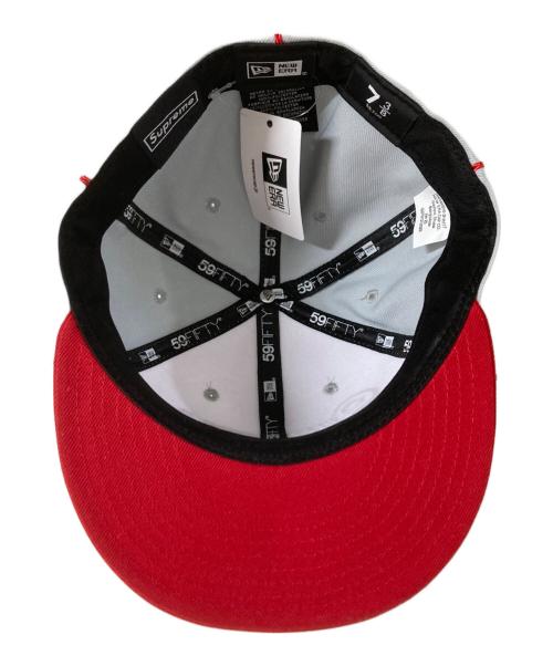 SUPREME（シュプリーム）SUPREME (シュプリーム) New Era (ニューエラ) 25SS Piping Script Logo Cap キャップ ホワイト×レッド サイズ:7 8/3の古着・服飾アイテム