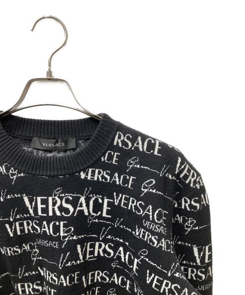 VERSACE（ヴェルサーチェ）VERSACE (ヴェルサーチェ) ジャガードロゴニット ブラック×ホワイト サイズ:52の古着・服飾アイテム
